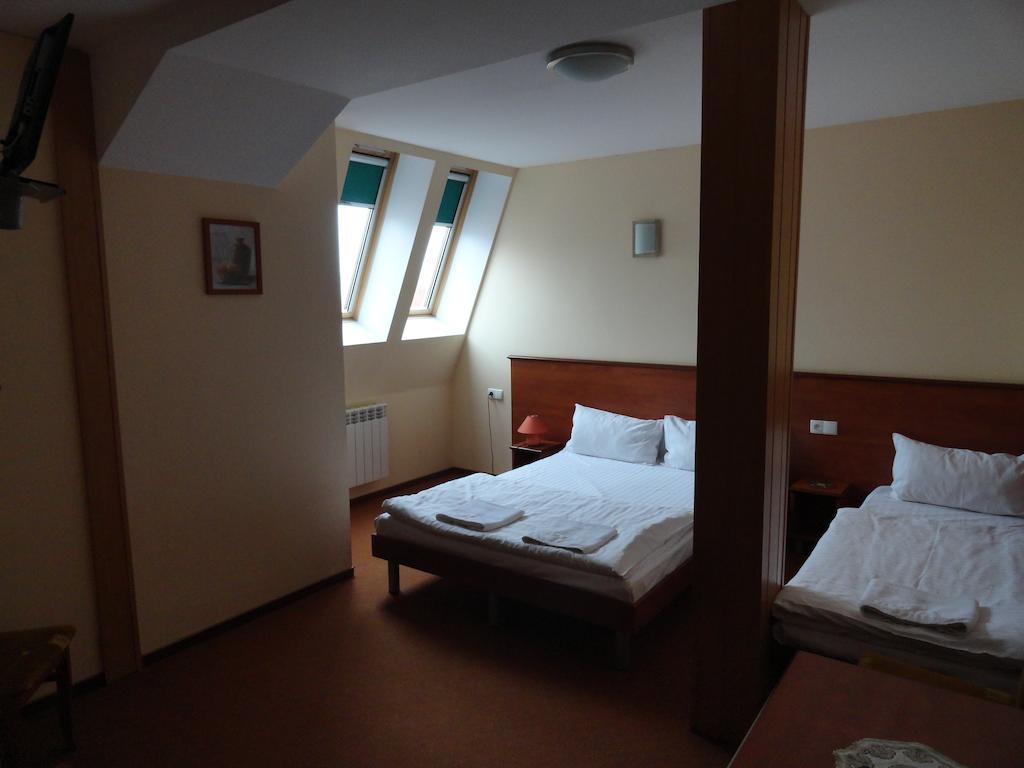 Hotel Wielkopolanka Sroda Wielkopolska Ruang foto