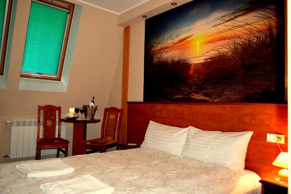 Hotel Wielkopolanka Sroda Wielkopolska Bagian luar foto
